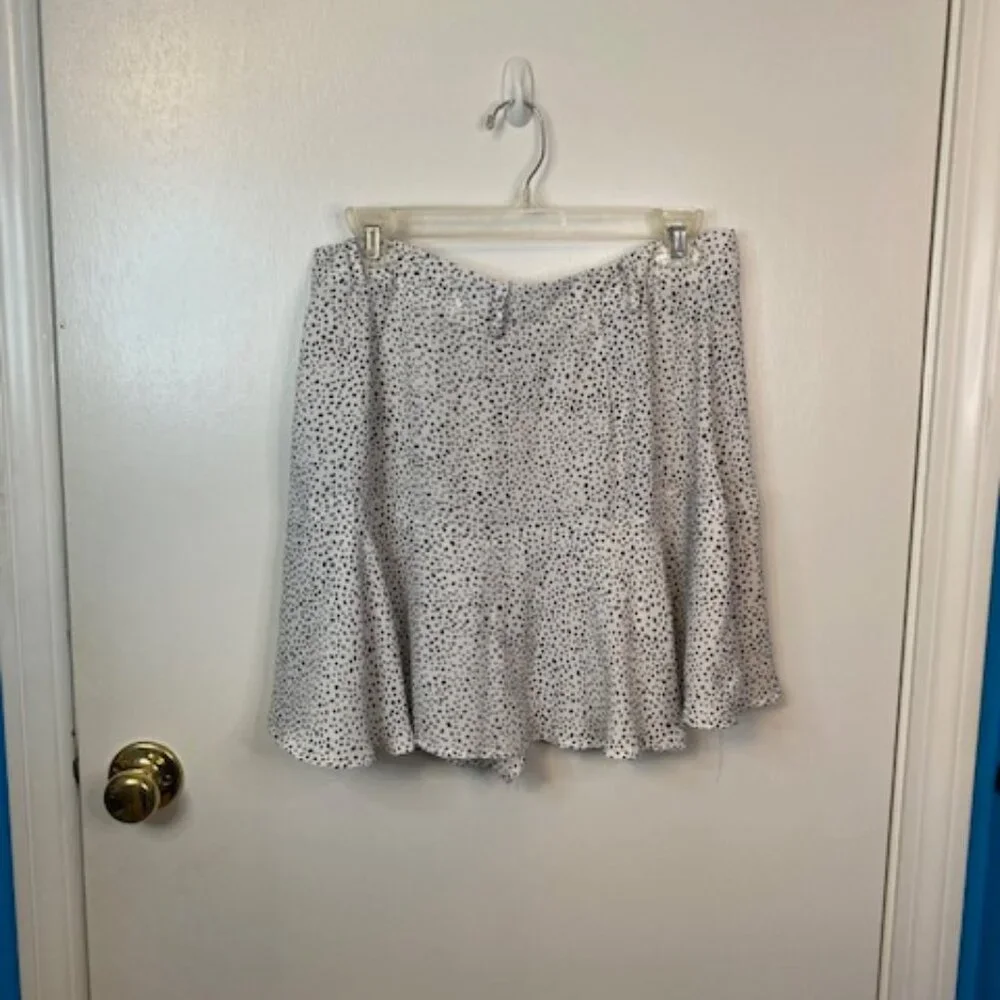 Gee Gee White with black spots skort shorts